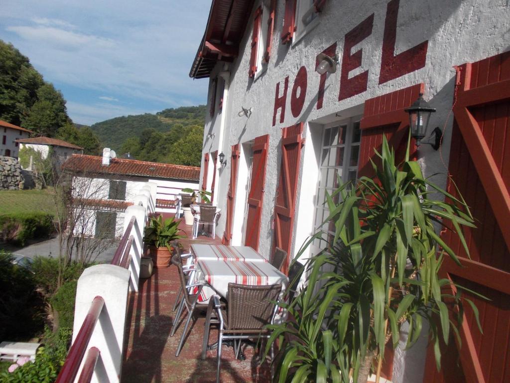 Hotel Le Clementenia Arnéguy Buitenkant foto