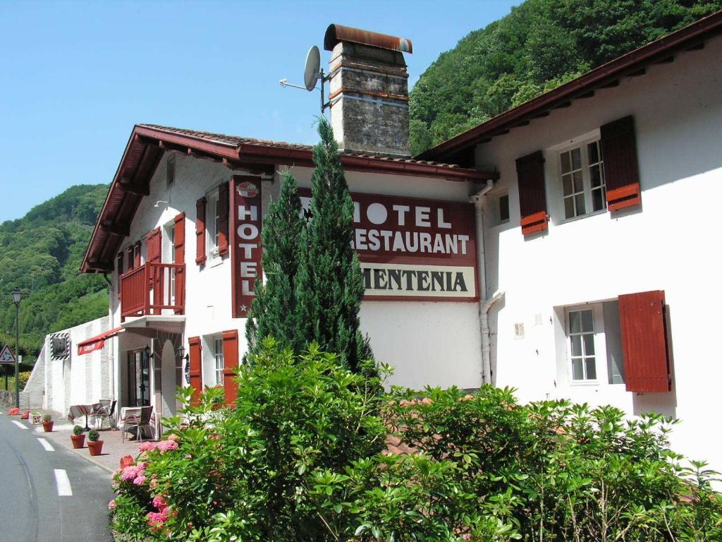 Hotel Le Clementenia Arnéguy Buitenkant foto