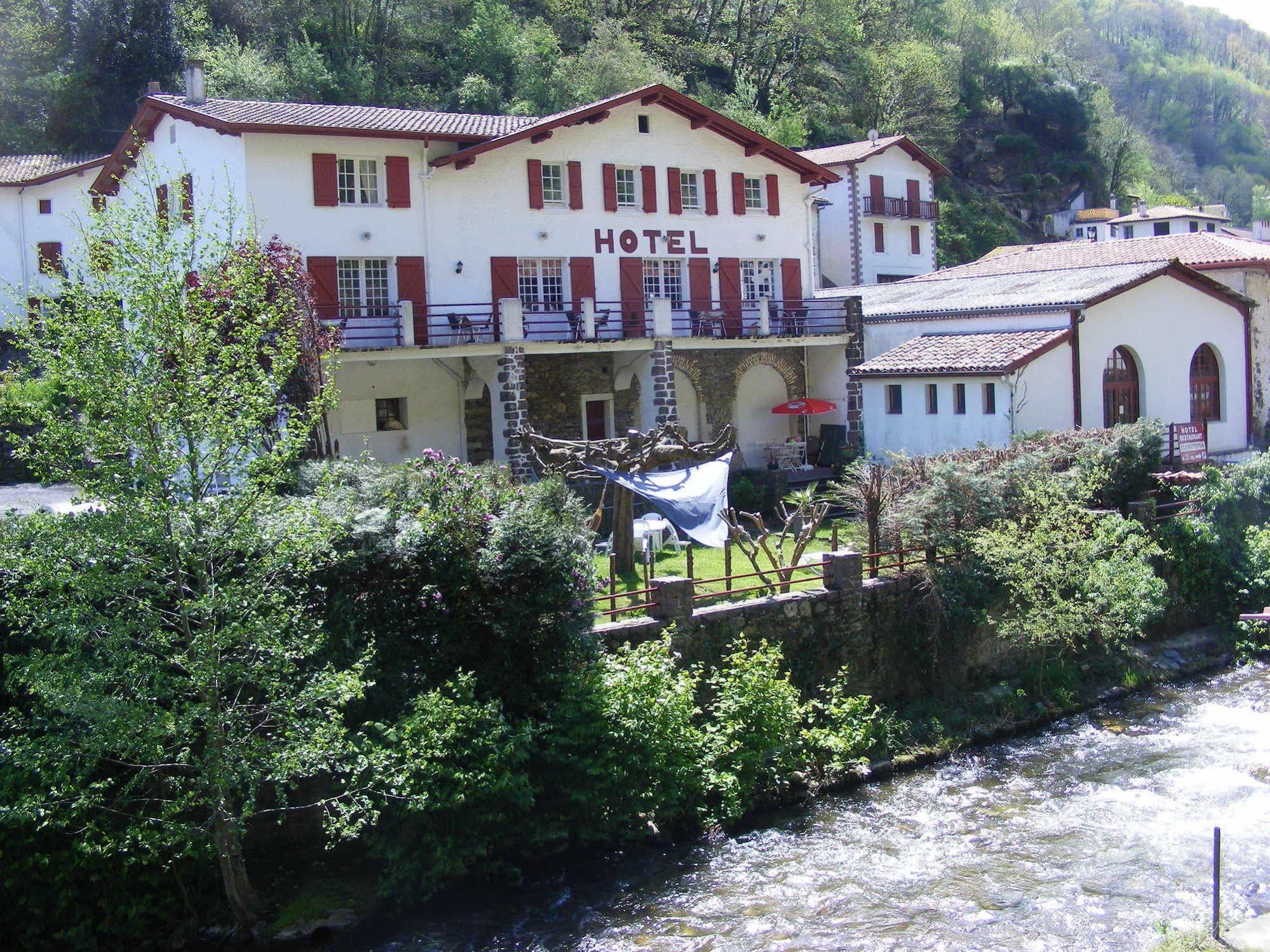 Hotel Le Clementenia Arnéguy Buitenkant foto